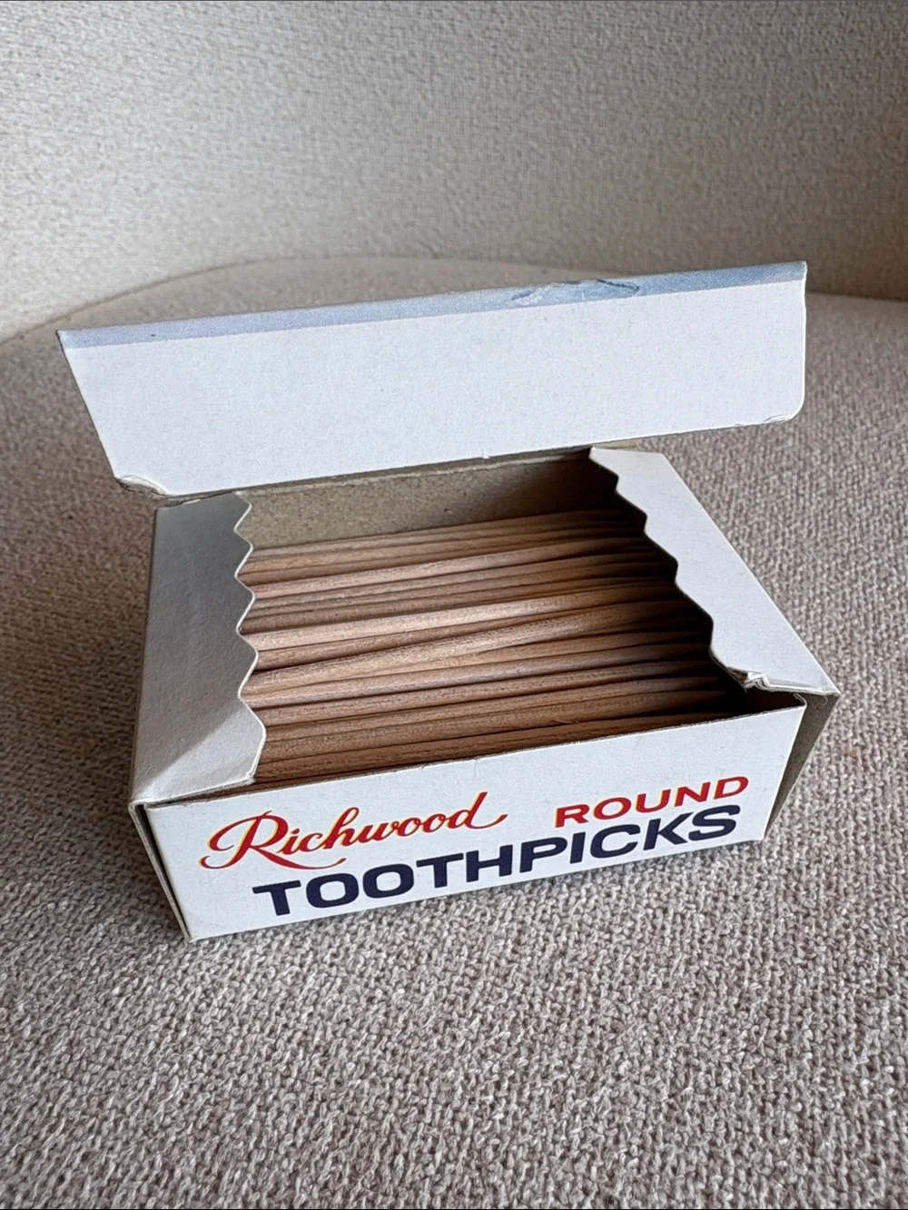 VTG Round White Birch Toothpicks - 250 Count